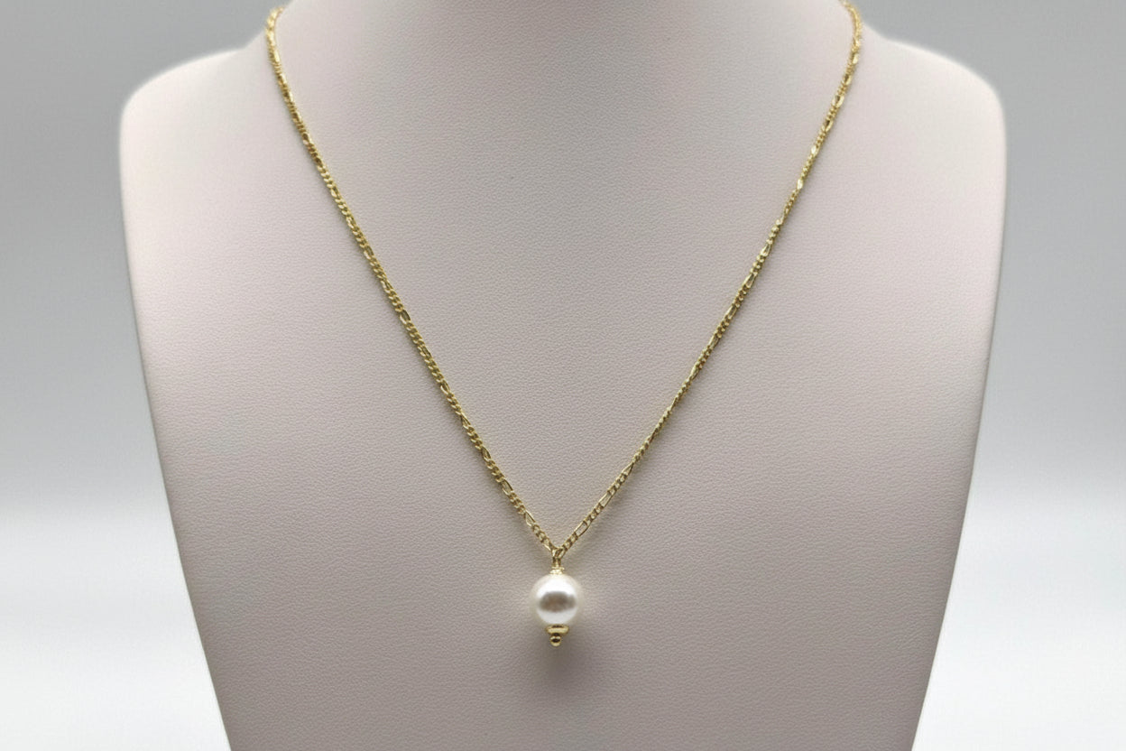 Fine Pearl Necklace made of 925 Sterling Silver with 18K Gold Plating