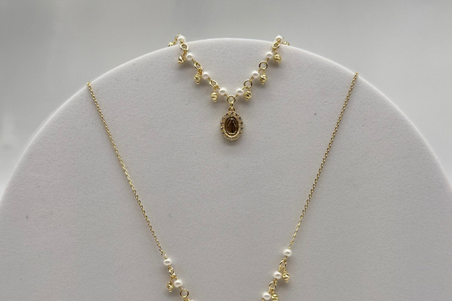 Pearl bracelet with miraculous medallion - 925 silver, 18 karat gold plated