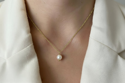 Fine Pearl Necklace made of 925 Sterling Silver with 18K Gold Plating