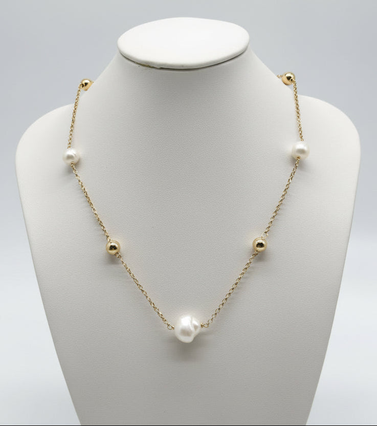Elegant Pearl Necklace made of 925 Silver – 18K Gold Plated