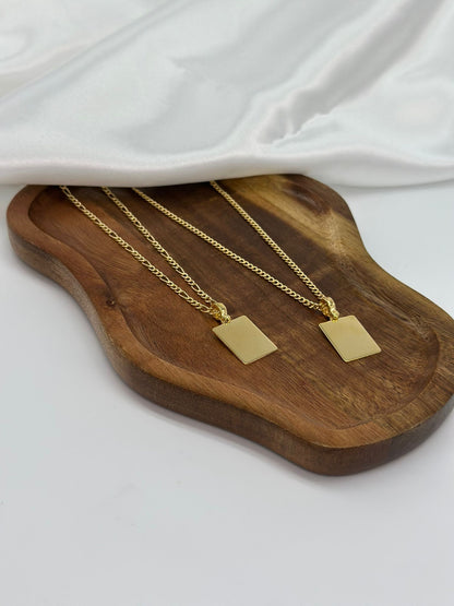 Engraved necklace with name, initials or date made of rhodium-plated 925 silver, rectangular pendant 19x14 mm.