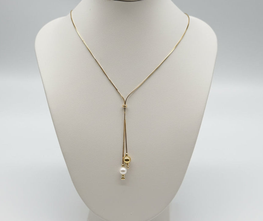 Delicate Y-necklace made of 925 sterling silver with 18K gold plating and elegant pearl detail