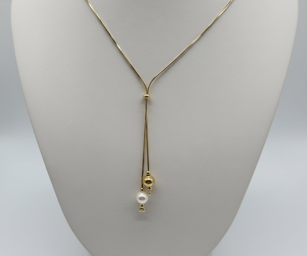 Delicate Y-necklace made of 925 sterling silver with 18K gold plating and elegant pearl detail