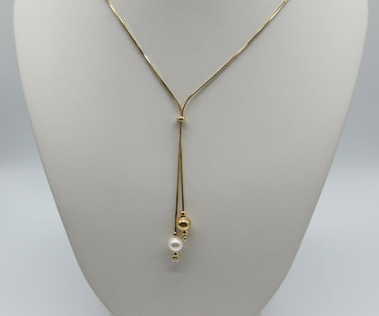 Delicate Y-necklace made of 925 sterling silver with 18K gold plating and elegant pearl detail