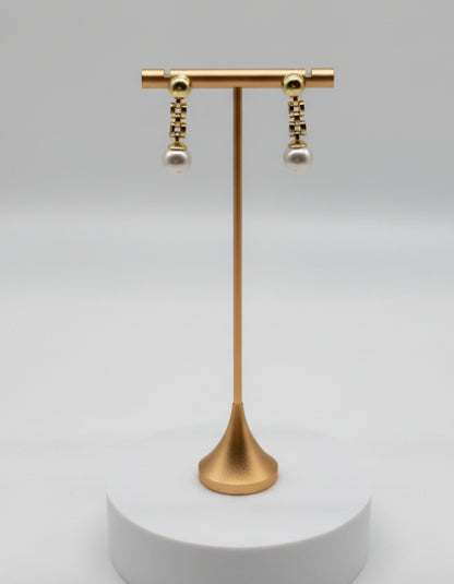 Pearl earrings made of 925 sterling silver with 18K gold plating