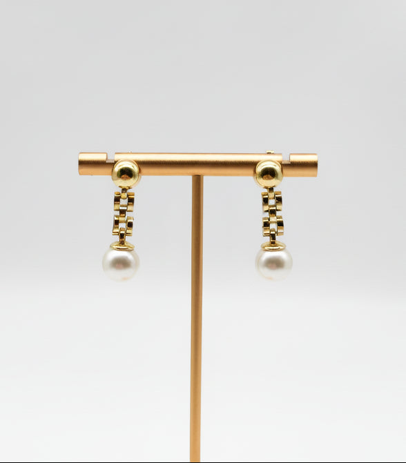 Pearl earrings made of 925 sterling silver with 18K gold plating