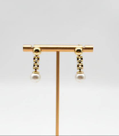 Pearl earrings made of 925 sterling silver with 18K gold plating