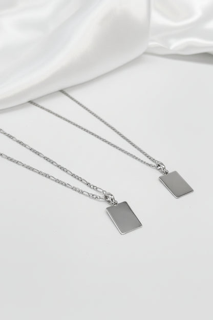 Engraved necklace with name, initials or date made of rhodium-plated 925 silver, rectangular pendant 19x14 mm.